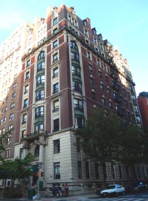 Vito and Anna Genovese lived in the palatial 43 5th Avenue apartment building.
